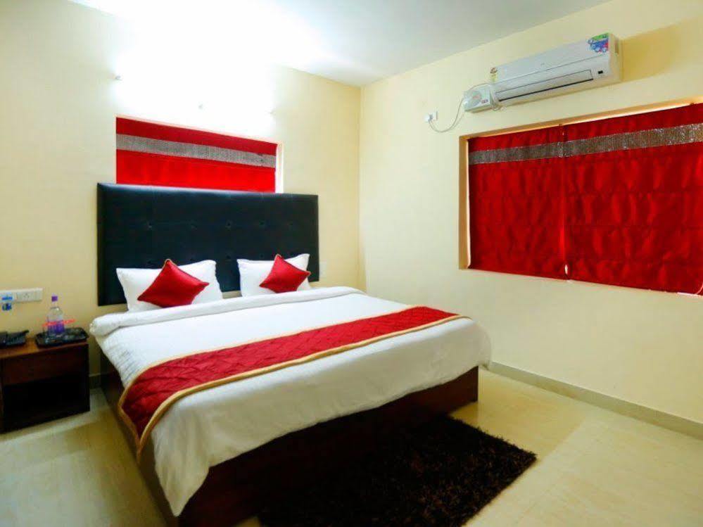 Namo Suites Hyderabad Bagian luar foto
