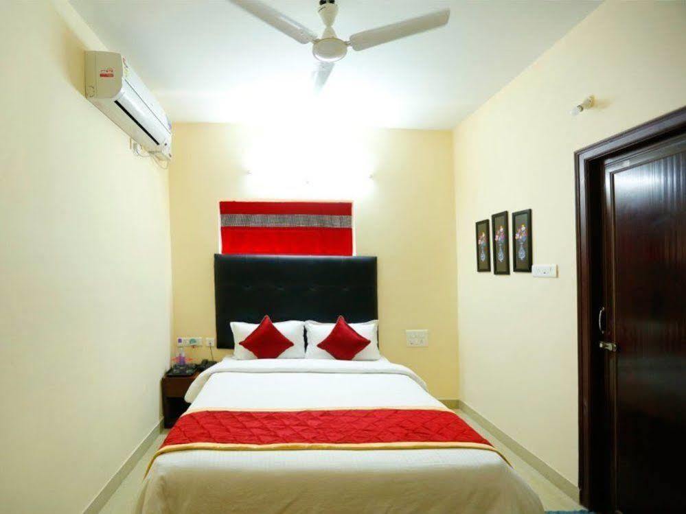 Namo Suites Hyderabad Bagian luar foto